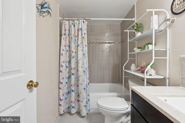 221 N EMORY DR #4, Sterling, VA 20164