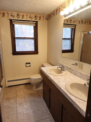 27 Birkdale Rd, Bedford, NH 03110