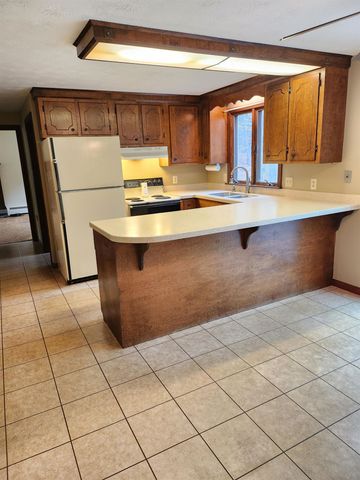 27 Birkdale Rd, Bedford, NH 03110