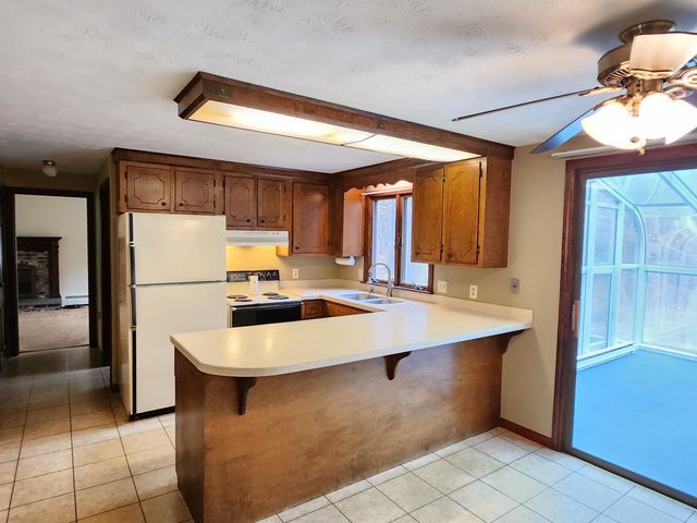 27 Birkdale Rd, Bedford, NH 03110