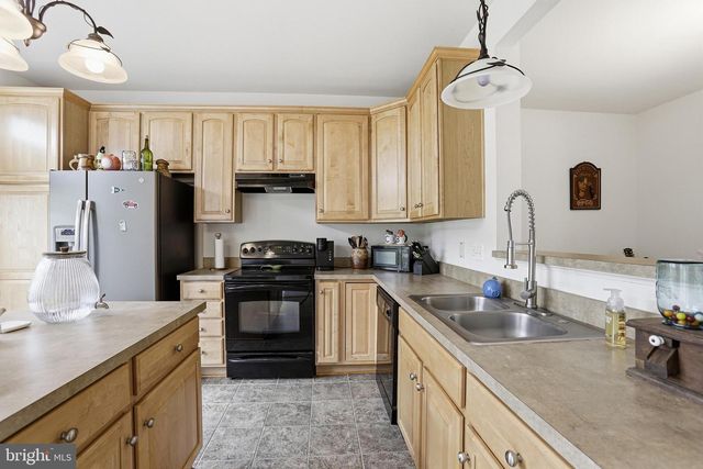 310 MONROE POINT DR, Colonial Beach, VA 22443