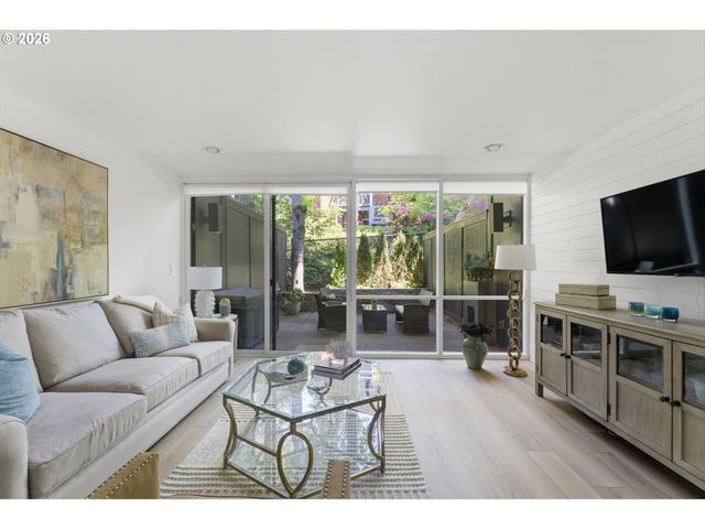 668 MCVEY Ave 80, Lake Oswego, OR 97034