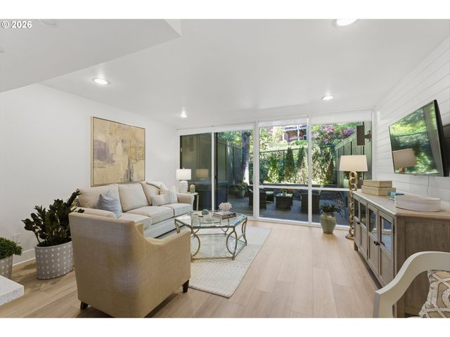 668 MCVEY Ave 80, Lake Oswego, OR 97034