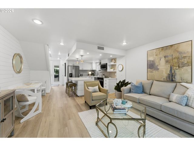 668 MCVEY Ave 80, Lake Oswego, OR 97034