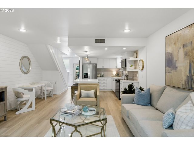 668 MCVEY Ave 80, Lake Oswego, OR 97034