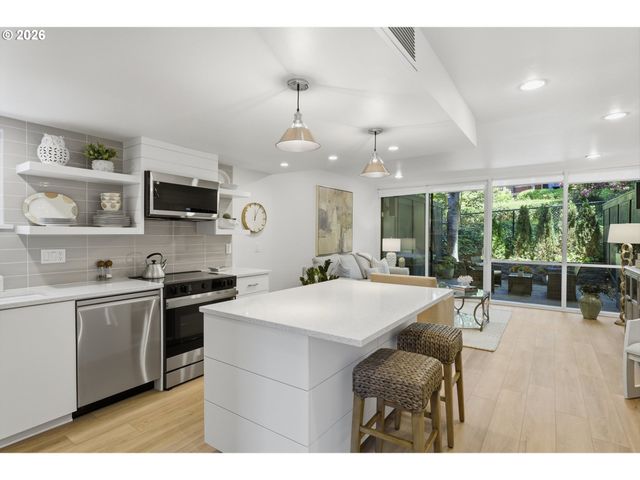 668 MCVEY Ave 80, Lake Oswego, OR 97034