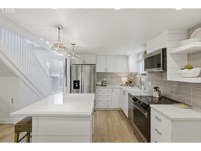 668 MCVEY Ave 80, Lake Oswego, OR 97034