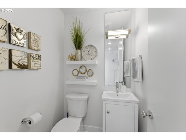 668 MCVEY Ave 80, Lake Oswego, OR 97034