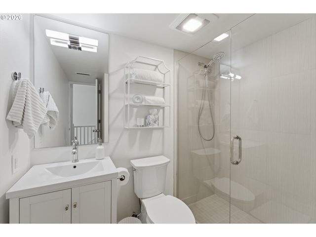 668 MCVEY Ave 80, Lake Oswego, OR 97034