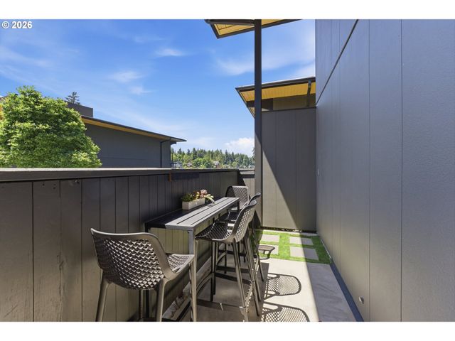 668 MCVEY Ave 80, Lake Oswego, OR 97034