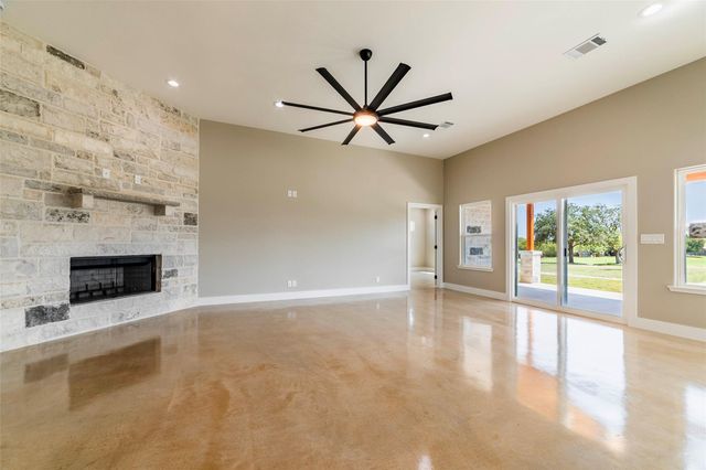 215 Oak Grove PKWY, Kingsland, TX 78639