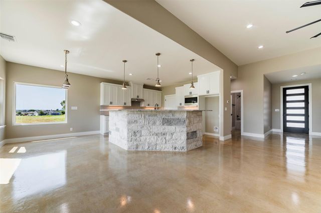 215 Oak Grove PKWY, Kingsland, TX 78639