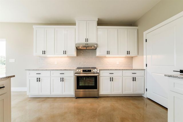 215 Oak Grove PKWY, Kingsland, TX 78639