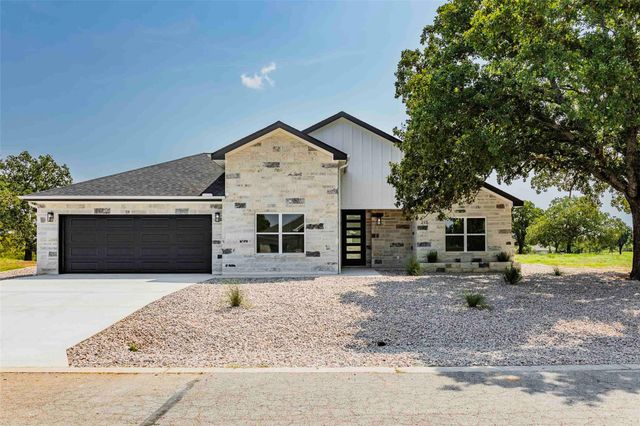 215 Oak Grove PKWY, Kingsland, TX 78639