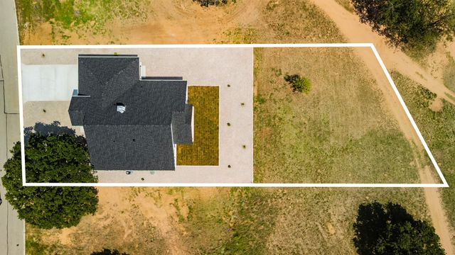 215 Oak Grove PKWY, Kingsland, TX 78639