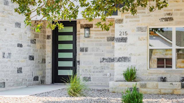 215 Oak Grove PKWY, Kingsland, TX 78639