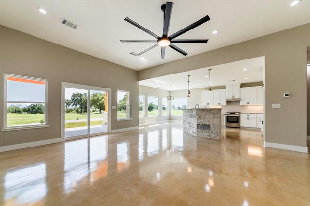 215 Oak Grove PKWY, Kingsland, TX 78639