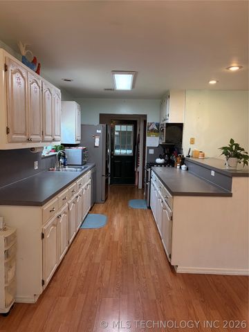 22134 W 48th Street S, Sand Springs, OK 74063