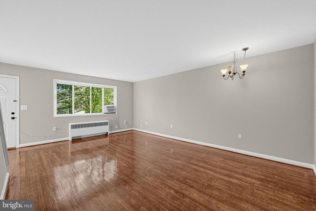 7928 RIGGS RD, Hyattsville, MD 20783