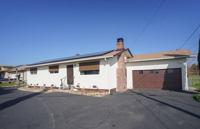 2755 Village Dr, Ione, CA 95640