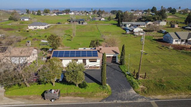 2755 Village Dr, Ione, CA 95640