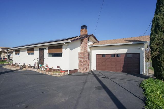 2755 Village Dr, Ione, CA 95640