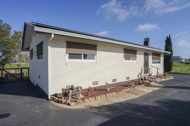 2755 Village Dr, Ione, CA 95640