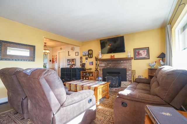 2755 Village Dr, Ione, CA 95640