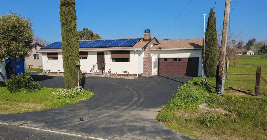 2755 Village Dr, Ione, CA 95640