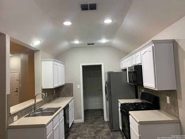 4618 EVERETT LOOP, Converse, TX 78109