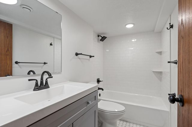 6180 Chaska Road, Excelsior, MN 55331