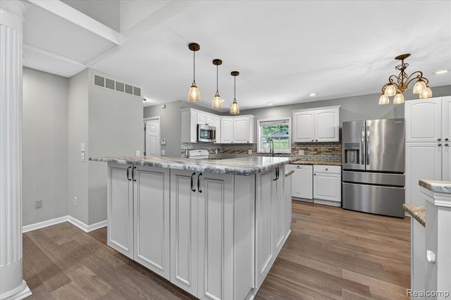 1259 Burgoyne Boulevard, Rochester Hills, MI 48307