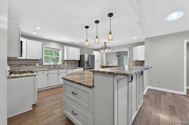 1259 Burgoyne Boulevard, Rochester Hills, MI 48307