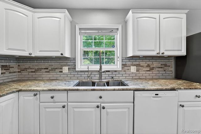 1259 Burgoyne Boulevard, Rochester Hills, MI 48307