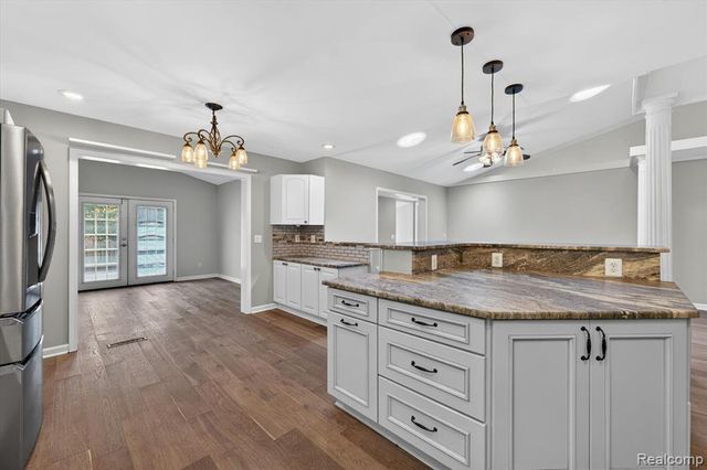 1259 Burgoyne Boulevard, Rochester Hills, MI 48307