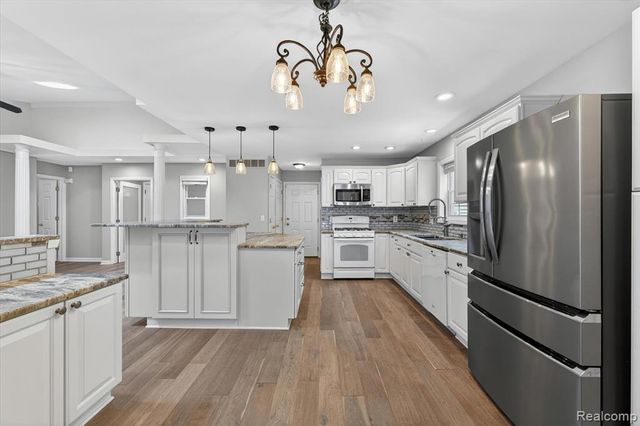 1259 Burgoyne Boulevard, Rochester Hills, MI 48307