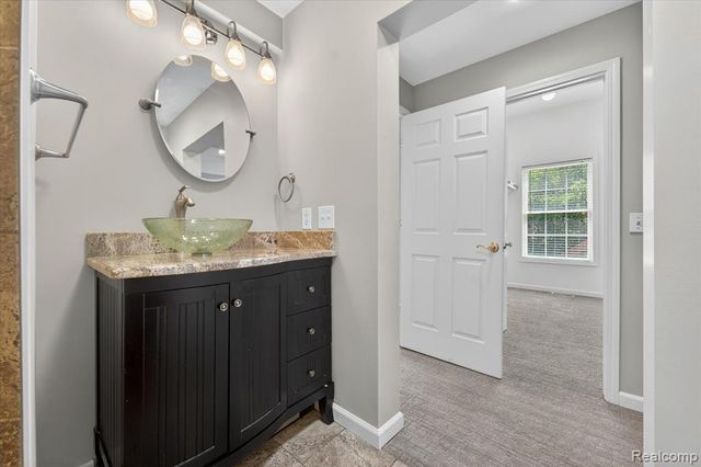 1259 Burgoyne Boulevard, Rochester Hills, MI 48307