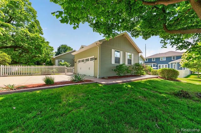 1259 Burgoyne Boulevard, Rochester Hills, MI 48307