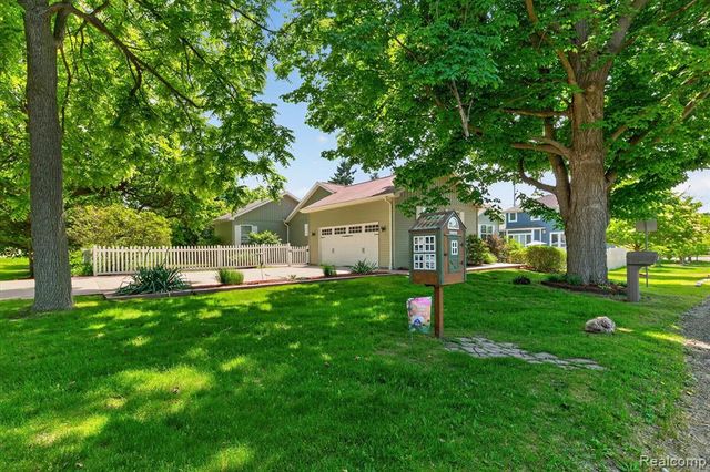 1259 Burgoyne Boulevard, Rochester Hills, MI 48307