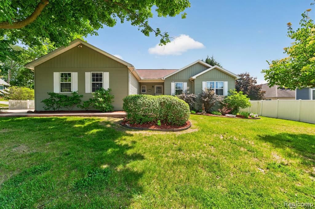 1259 Burgoyne Boulevard, Rochester Hills, MI 48307
