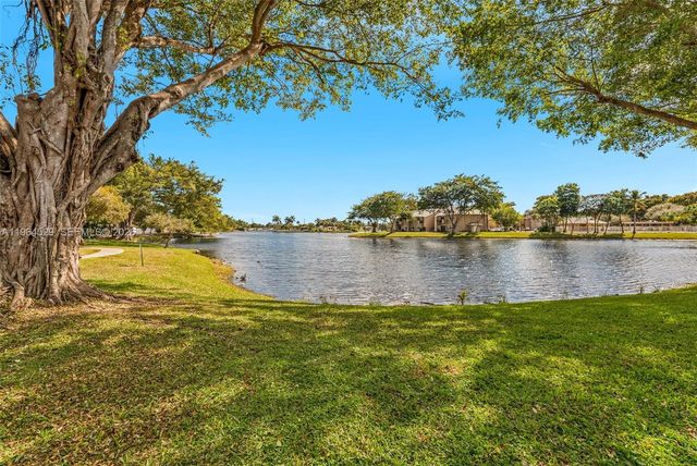 2331 NW 96th Ter 17F, Pembroke Pines, FL 33024