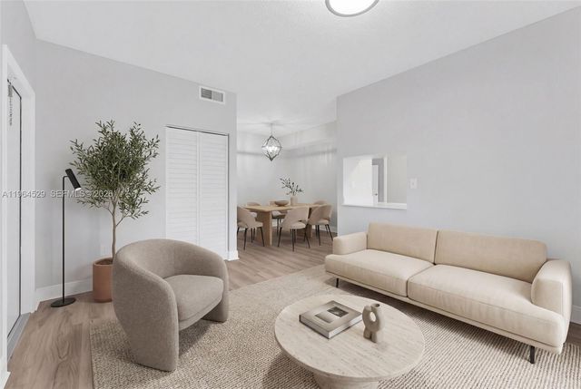 2331 NW 96th Ter 17F, Pembroke Pines, FL 33024