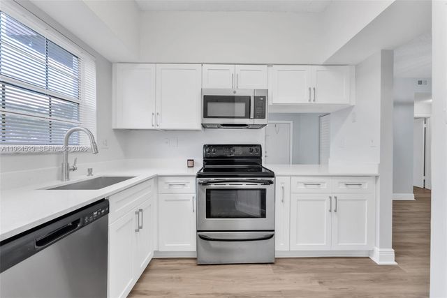 2331 NW 96th Ter 17F, Pembroke Pines, FL 33024