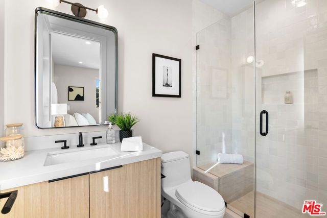 12000 Navy Street, Los Angeles, CA 90066