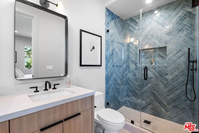 12000 Navy Street, Los Angeles, CA 90066