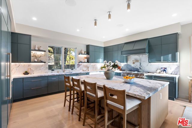 12000 Navy Street, Los Angeles, CA 90066