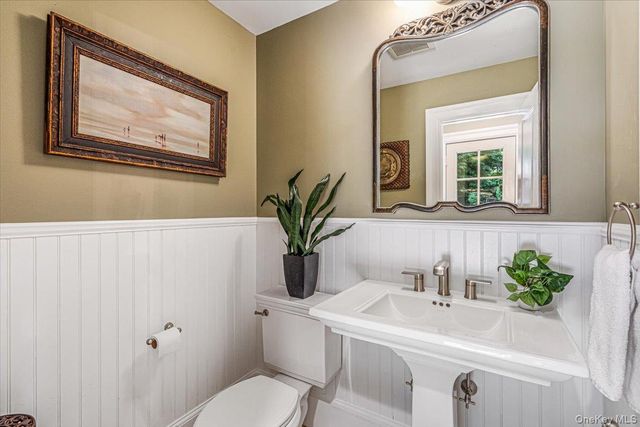 39 Cherry Lane, Syosset, NY 11791