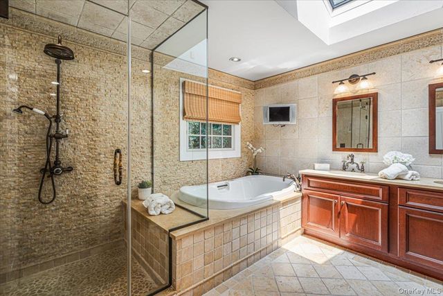 39 Cherry Lane, Syosset, NY 11791