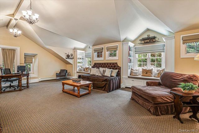 39 Cherry Lane, Syosset, NY 11791