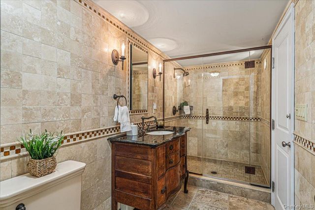 39 Cherry Lane, Syosset, NY 11791